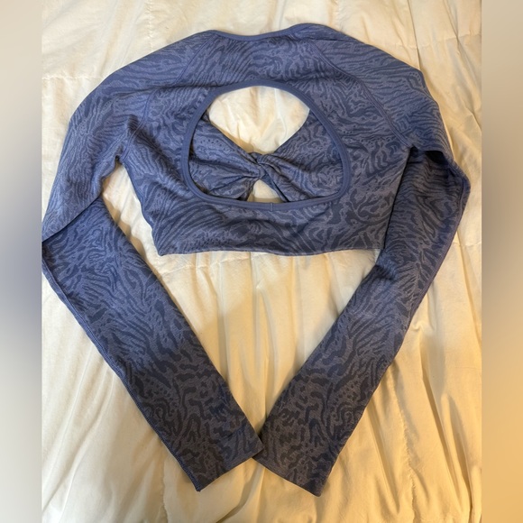 Gymshark Patterned Lavender Crop Top - Picture 3 of 4